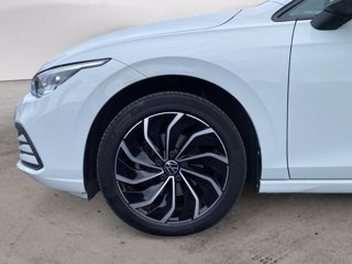 VOLKSWAGEN Golf 1.0 eTSI EVO DSG Life 8