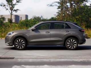 VOLKSWAGEN T-Roc 1.5 TSI Hybrid R-Line 1